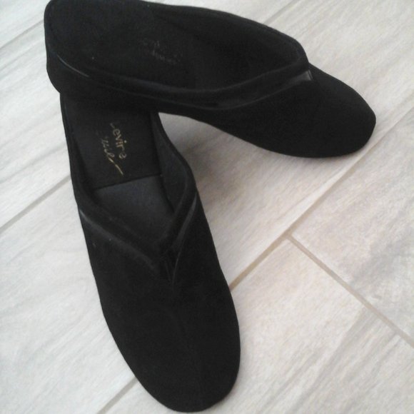 Jacques Levine Black Suede Slip On Wedge Slipper. Size 8 B - Picture 1 of 6